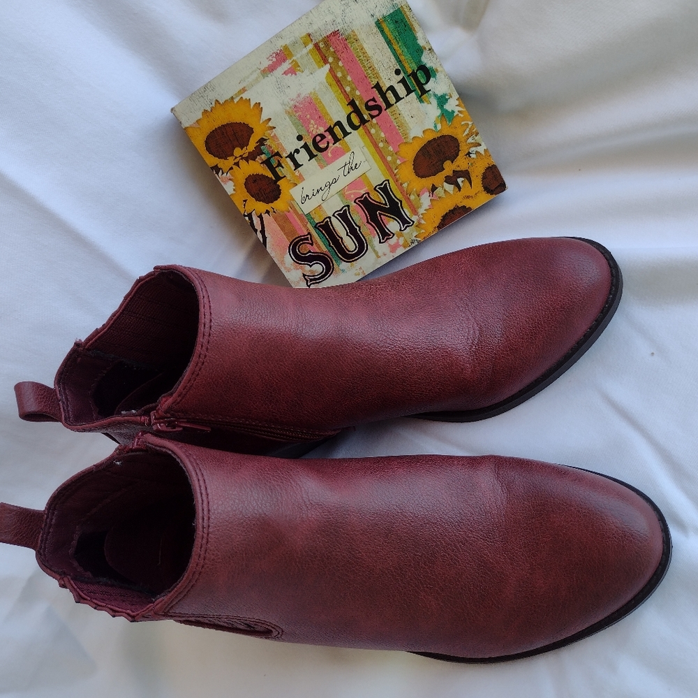 BRAND NEW KIM ROGERS SIZE 61/2